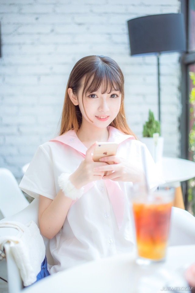 不管黑猪白猪，都是猪。不管笨猪蠢猪，在一起就不孤独。by韩寒——韩寒《『一个』》